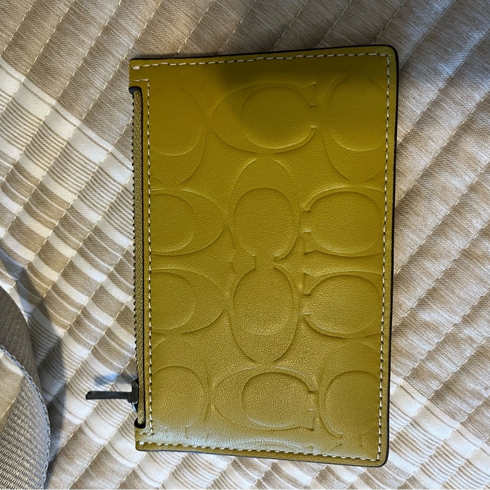 Coach Mustard Green card waller with zipper